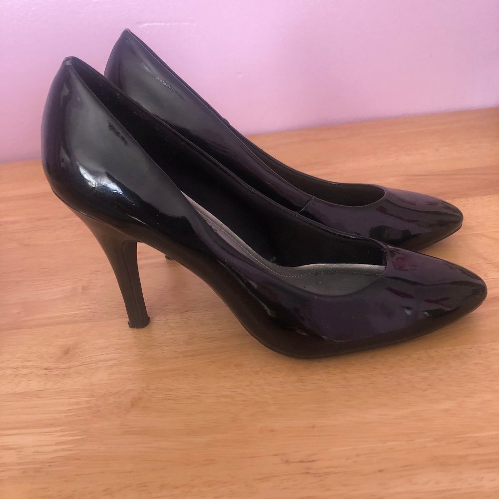 patent leather black pumps size 6.5